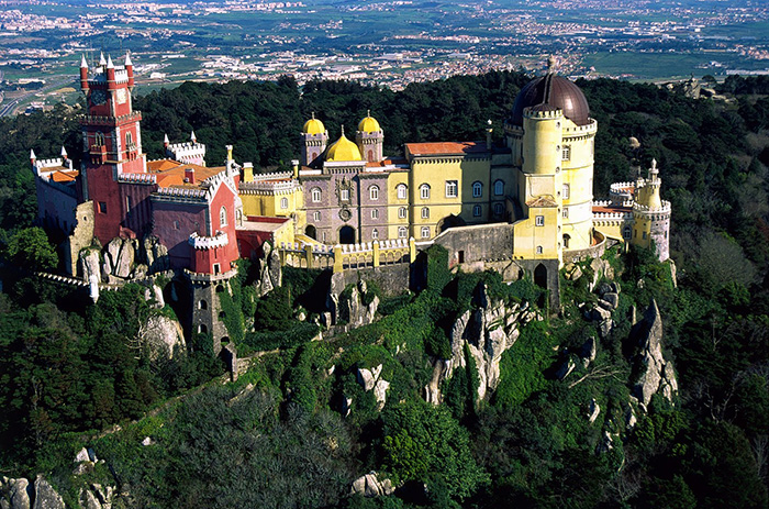 O Palácio da Pena, em Sintra, foi eleito o castelo mais belo da Europa!