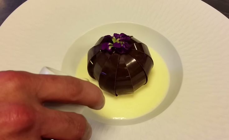 Chef português faz sobremesa divinal em hotel lisboeta, que está a correr o mundo!