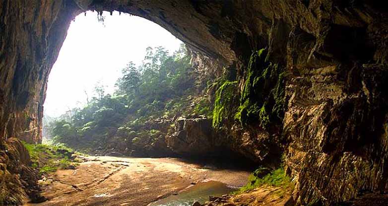 Um agricultor descobriu uma caverna nunca antes explorada, e ficou impressionado para toda a sua vida!