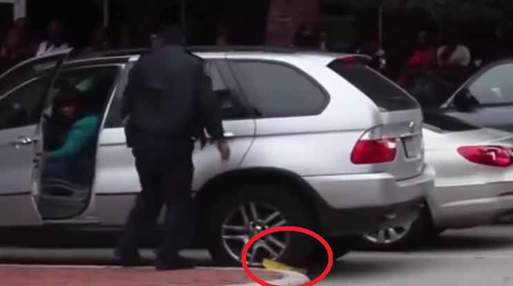 Polícia bloqueou o carro da mulher, mas o que ela fez a seguir surpreendeu todos!