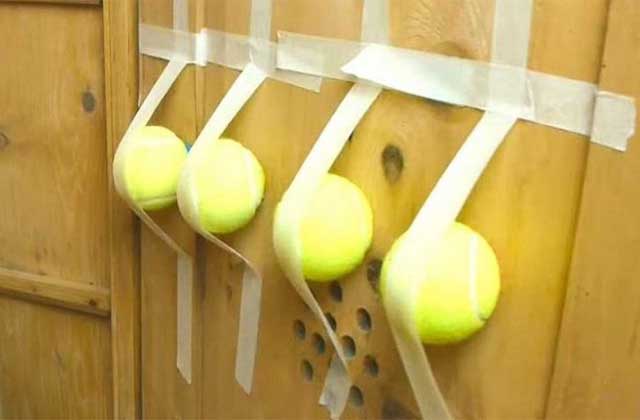 Ele colou bolas de ténis dentro do armário… UAU! Que ideia de génio!