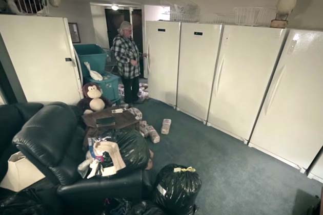 Encontraram 17 congeladores na casa deste homem…Quando vires o que contêm…UAU!
