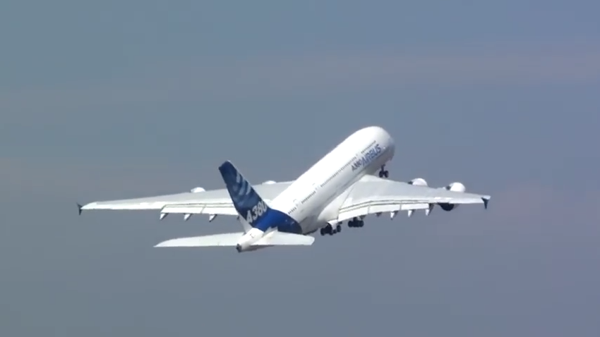 Descolagem incrível do maior avião de passageiros do mundo!