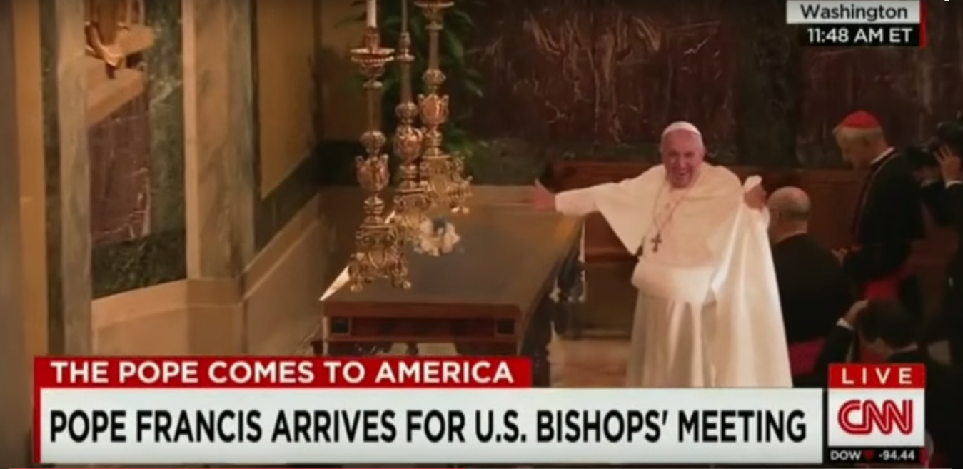 Surpreendente truque de ilusionismo da Papa Franciso em direto na tv!