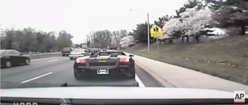 Só mesmo nos Estados Unidos… Polícia persegue um Lamborghini e nem vais acreditar quem vai a conduzir!