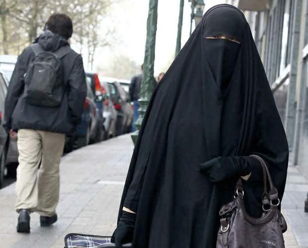 Nova lei aprovada! Mulheres com burqa poderão ser multadas até 9 mil euros!