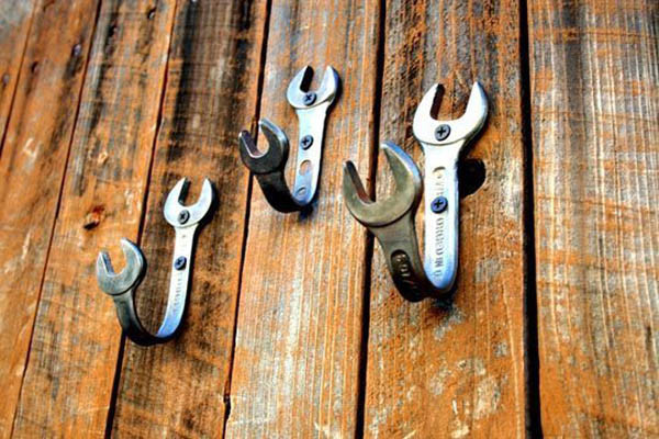 turn-old-wrenches-into-hooks