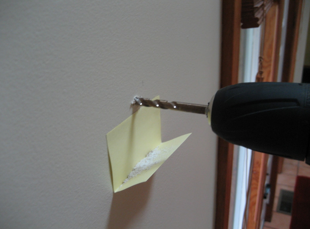 use-post-it-note-as-collector-for-dust-when-drilling