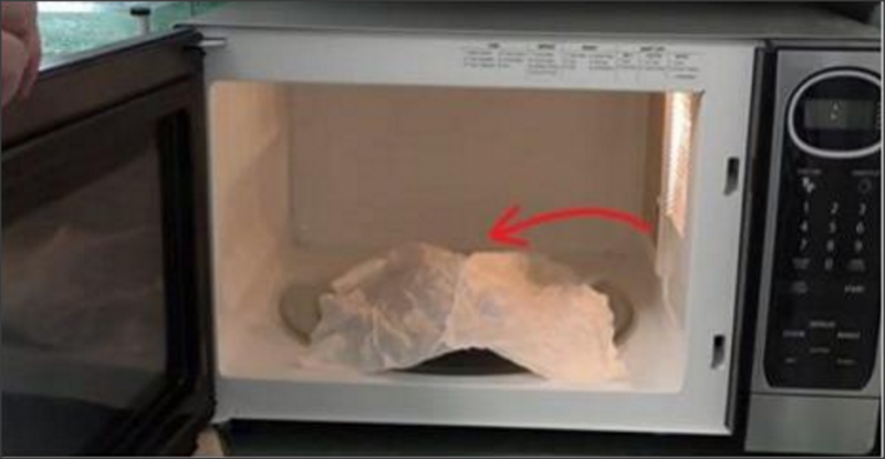 Cobre a comida com um lenço húmido no microondas e surpreende-te com o que acontece!