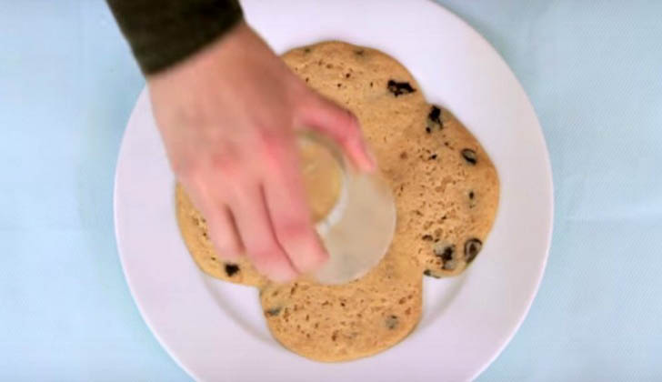 Ela faz biscoitos em menos de 3 minutos! Esta receita é incrível! Tens de experimentar!