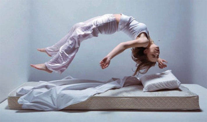 Porque saltamos durante o sono? Aquela famosa sensação de cair… Nem imaginas a razão!