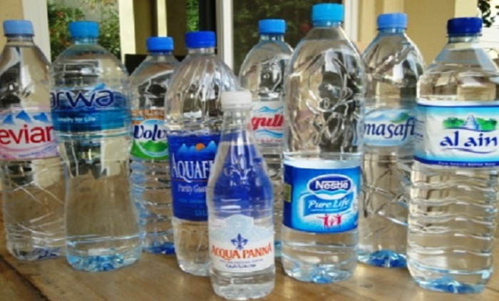 Os riscos de beber água armazenada em garrafas de plástico! Todos devem conhecer!