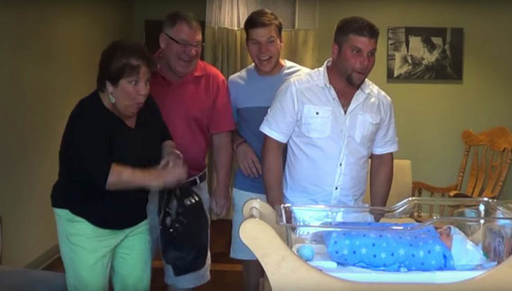 Ela acabou de dar à luz… Mas a família nem imaginava a surpresa que ia encontrar no berço!