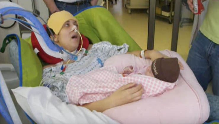 Mãe de 26 anos ficou paralisada após o parto… Mas quando uma enfermeira lhe sussurrou isto ao ouvido… Deixou-a destroçada!